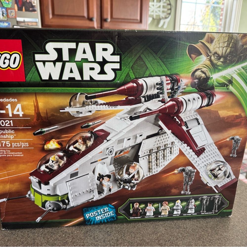 LEGO Star Wars Republic Gunship - White and Dark Red